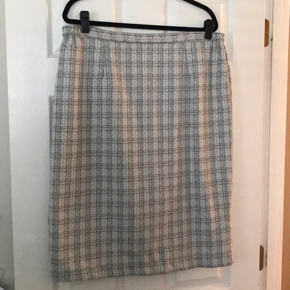 Spring Classic Skirt Suit - Picture 2 of 2